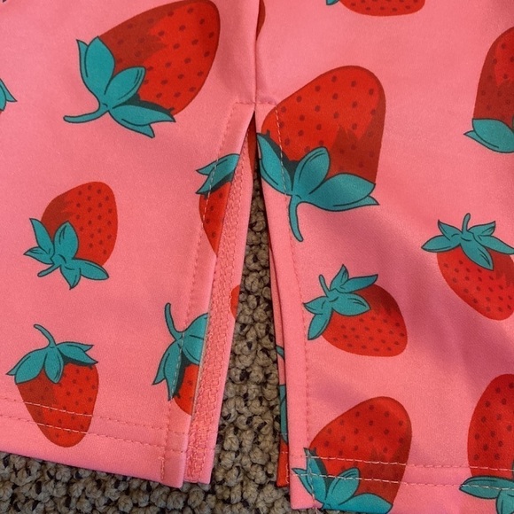 Strawberry 🍓 Skirt - Picture 3 of 5